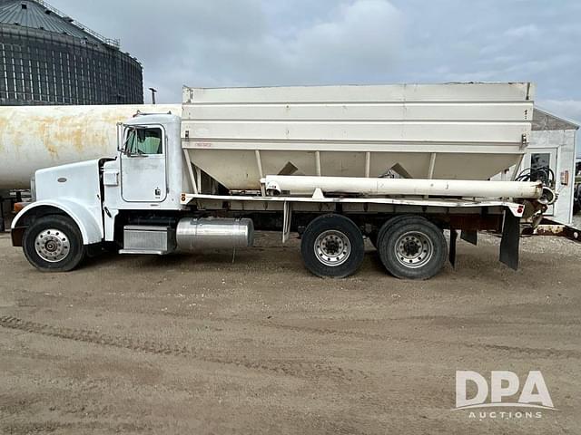 Image of Peterbilt 378 equipment image 4