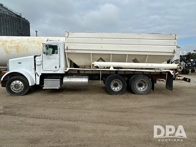 Image of Peterbilt 378 equipment image 3