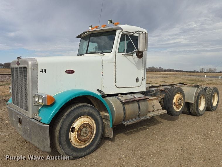 1996 Peterbilt 378 Equipment Image0