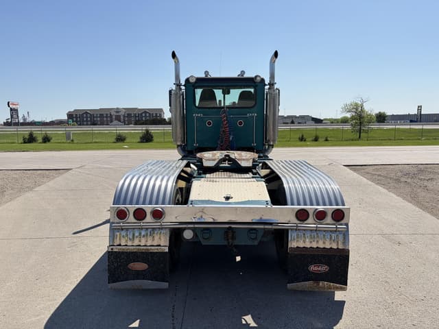 Image of Peterbilt 379 equipment image 3