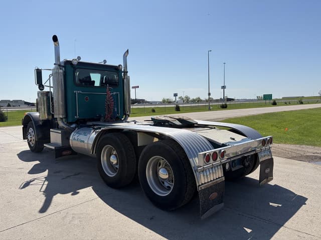 Image of Peterbilt 379 equipment image 2