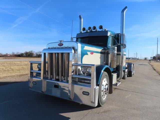 Image of Peterbilt 379 equipment image 1