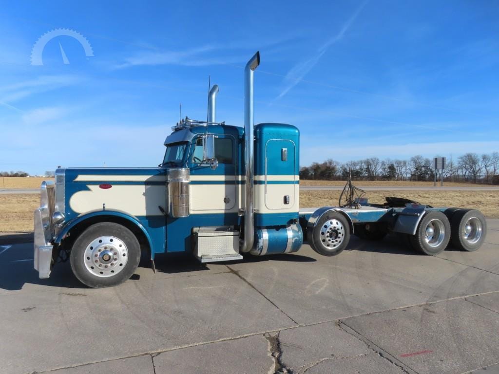 1996 Peterbilt 379 Equipment Image0