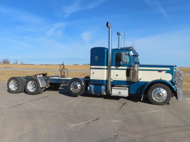 Image of Peterbilt 379 equipment image 4