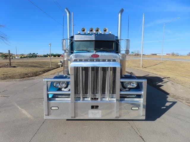 Image of Peterbilt 379 equipment image 2