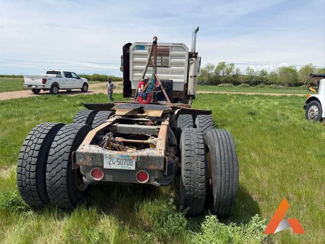 Image of Peterbilt 379 equipment image 3