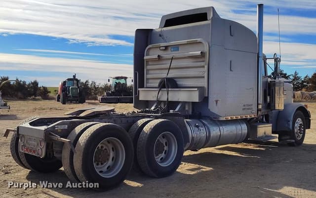 Image of Peterbilt 379 equipment image 4