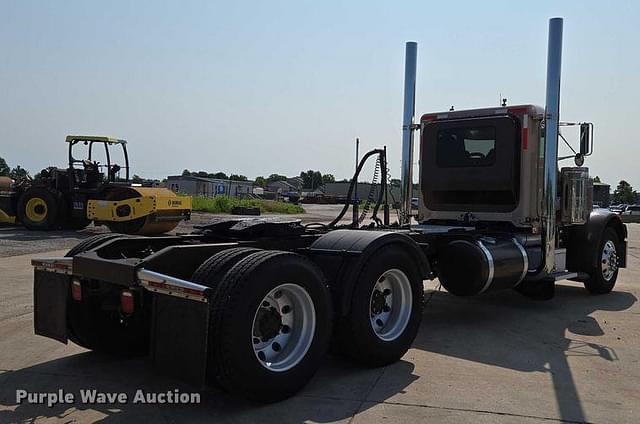 Image of Peterbilt 379 equipment image 4