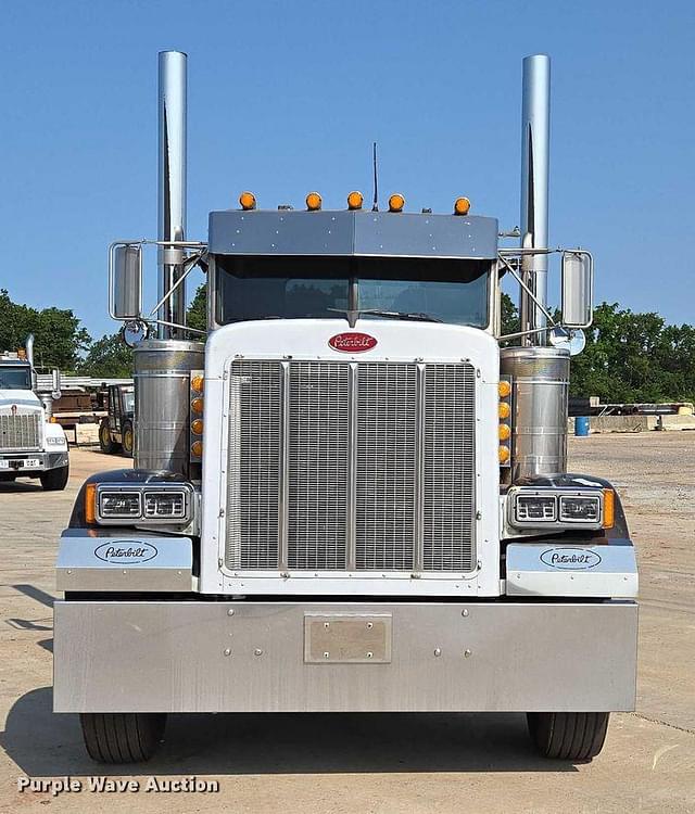 Image of Peterbilt 379 equipment image 1