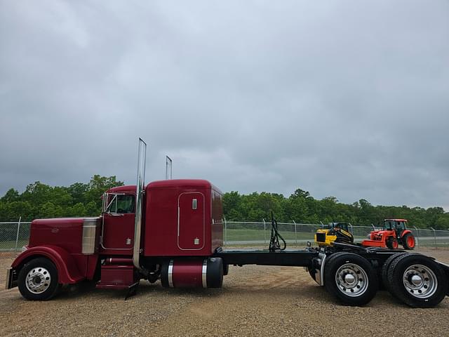Image of Peterbilt 379 equipment image 4