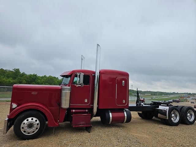 Image of Peterbilt 379 equipment image 2