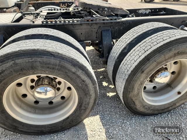 Image of Peterbilt 379 equipment image 1