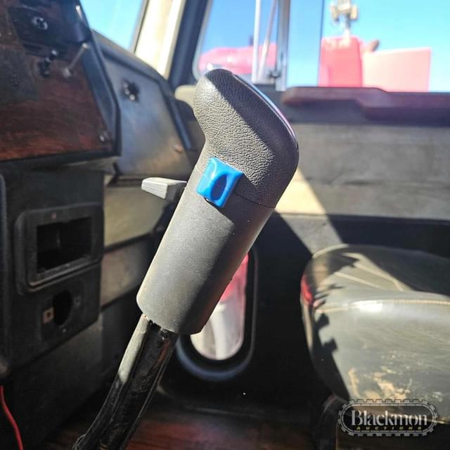 Image of Peterbilt 379 equipment image 4