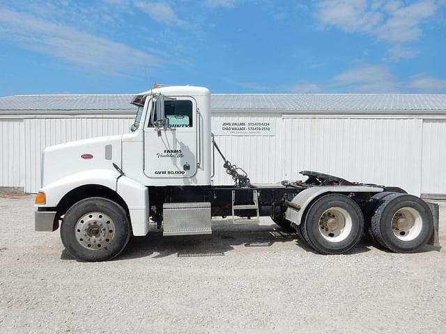 Image of Peterbilt 385 equipment image 1