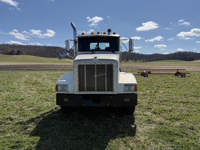 Image of Peterbilt 385 equipment image 1