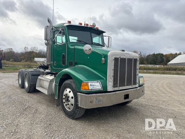 Image of Peterbilt 385 equipment image 1