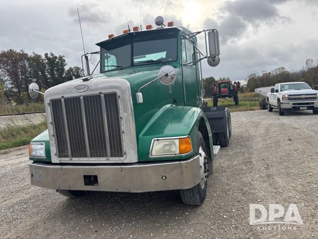 Image of Peterbilt 385 equipment image 4