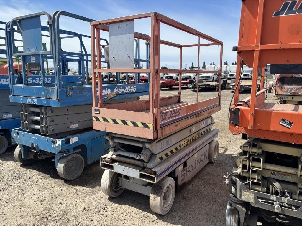 1996 Sky Jack SJ3220 Equipment Image0