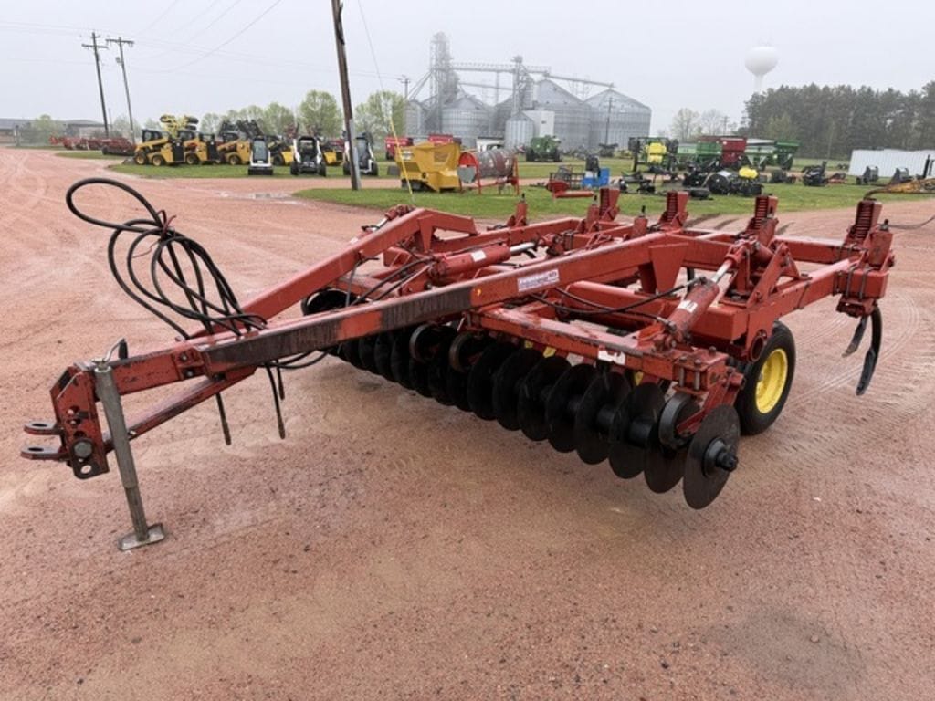 1996 Sunflower 4211 Equipment Image0