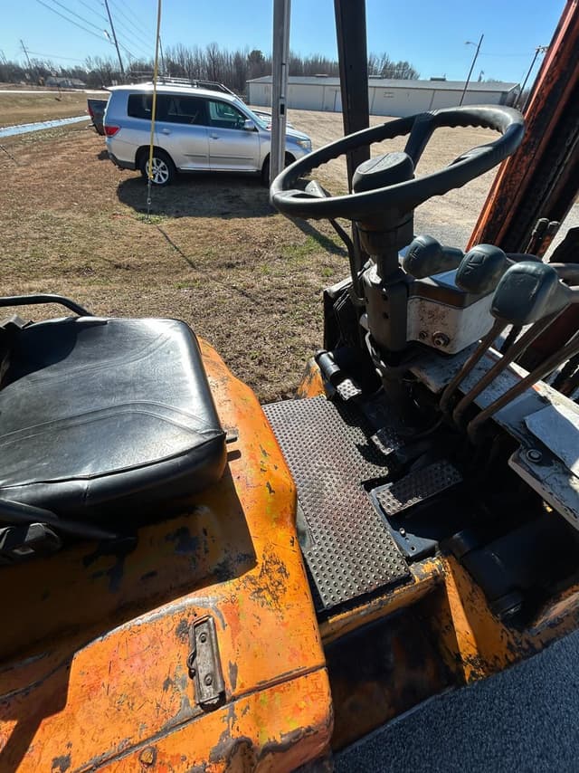 Image of Toyota 5FGC25 equipment image 4