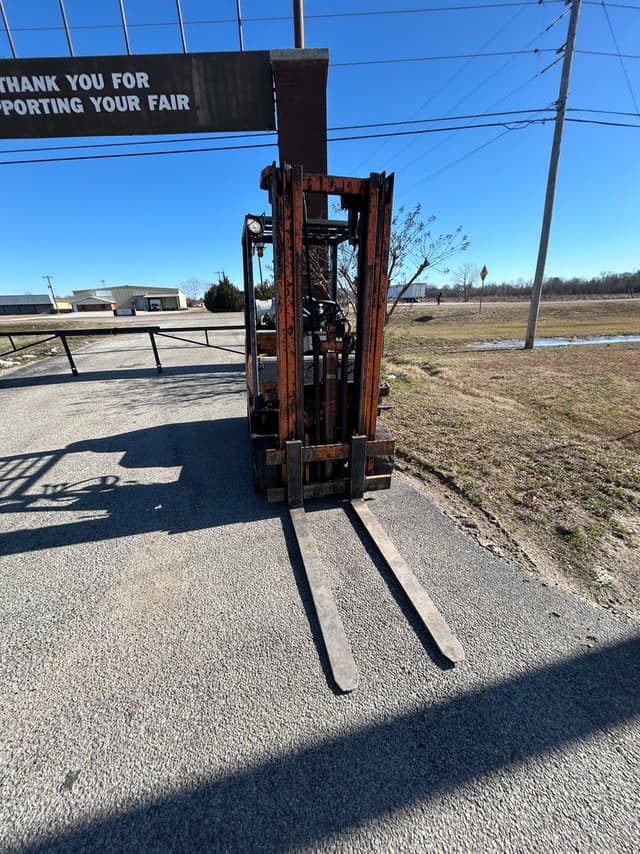 Image of Toyota 5FGC25 equipment image 1