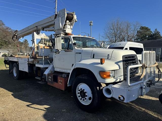 Image of Ford F-800 equipment image 1