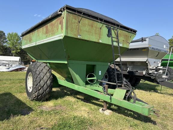 1996 Unverferth 8000 Equipment Image0