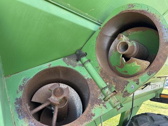 Image of Unverferth 8000 equipment image 3