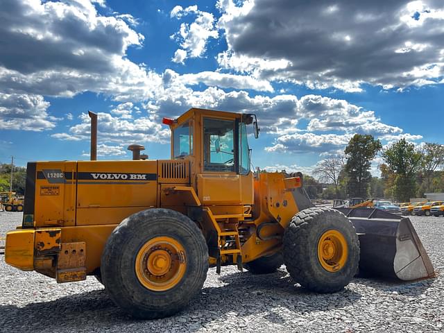 Image of Volvo L120C equipment image 3