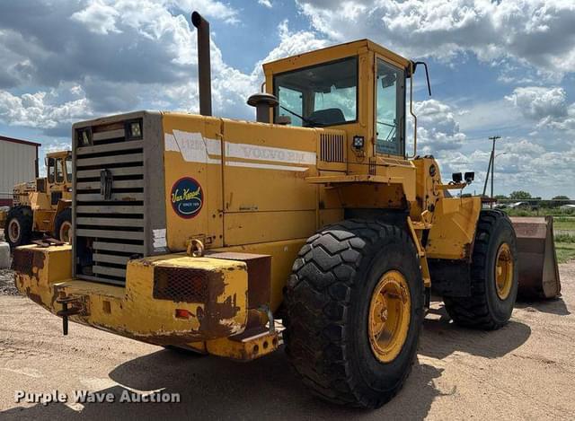 Image of Volvo L120C equipment image 4