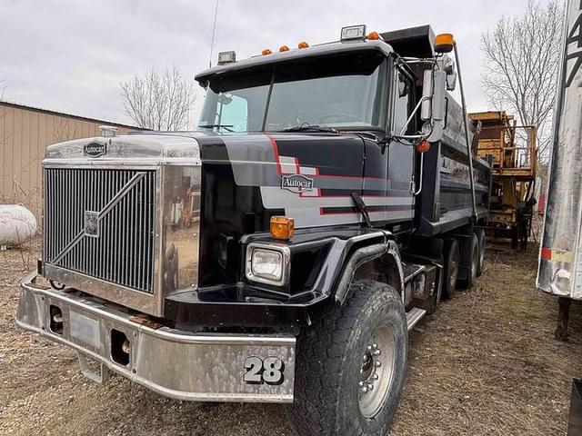 Image of Autocar Undetermined equipment image 1