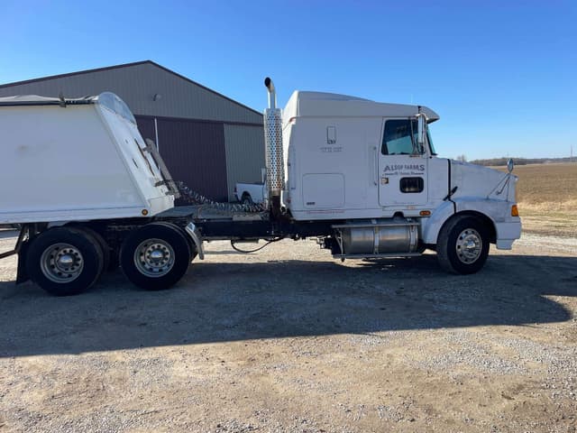 Image of Volvo VNL42T420 equipment image 1