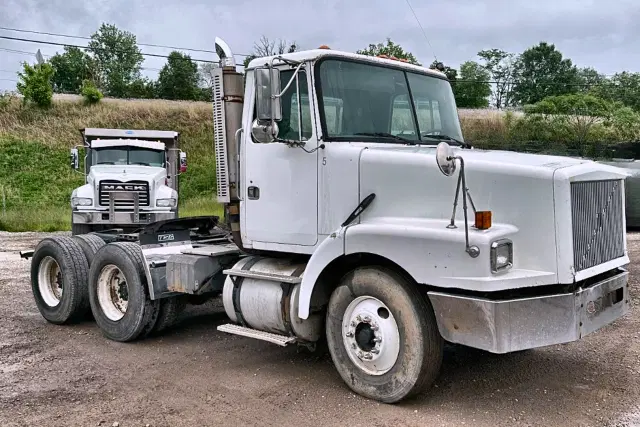 Image of Volvo WG equipment image 4