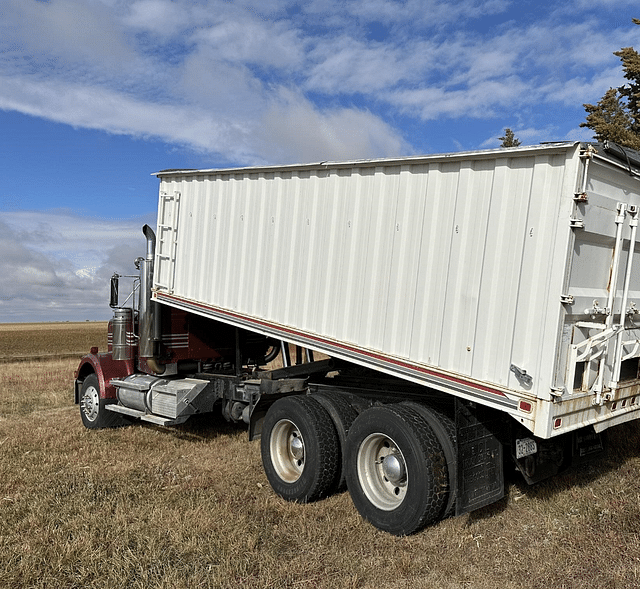 Image of Western Star 4900 equipment image 1