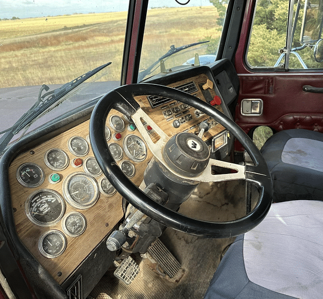 Image of Western Star 4900 equipment image 4