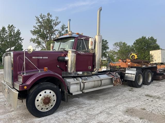 Image of Western Star 4900 equipment image 1