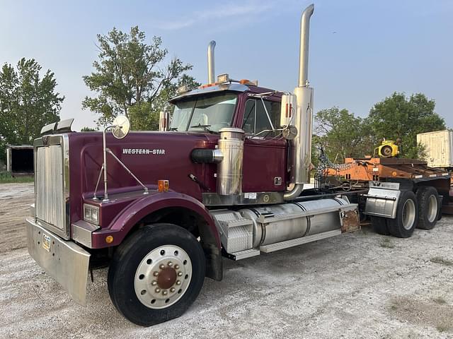 Image of Western Star 4900 equipment image 4