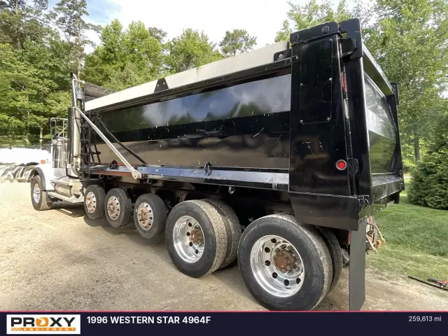 Image of Western Star 4964F equipment image 2