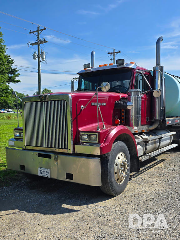 1996 Western Star 4964F Equipment Image0