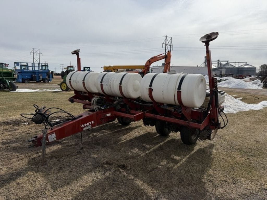 1996 White 6106 Equipment Image0