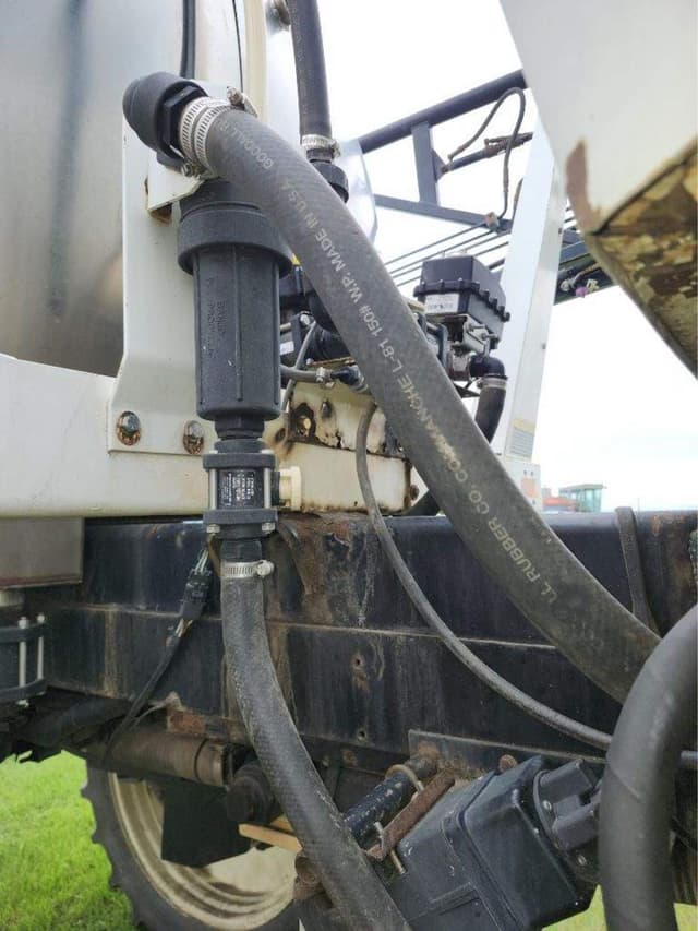 Image of Willmar 765XT equipment image 4