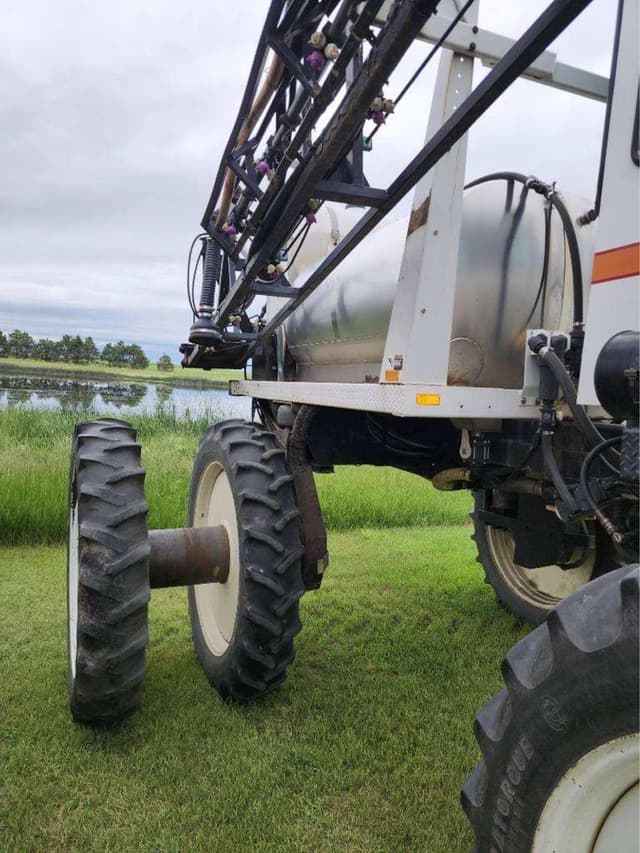 Image of Willmar 765XT equipment image 3