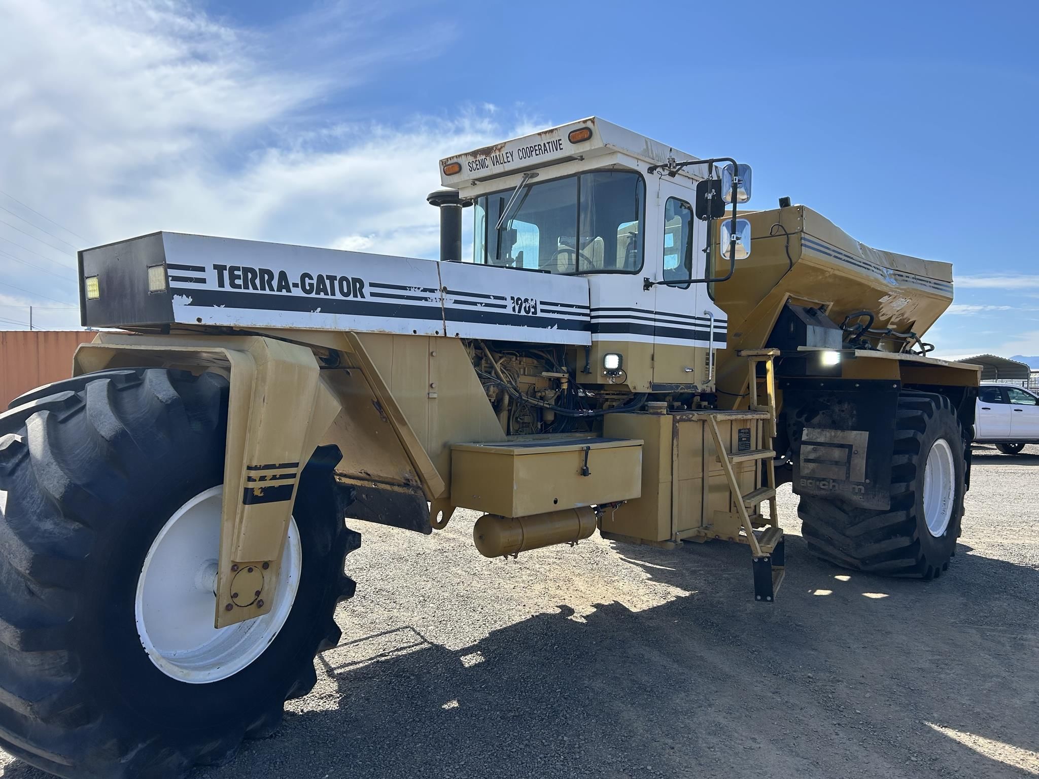 1997 Ag-Chem Terra-Gator 1903 Equipment Image0