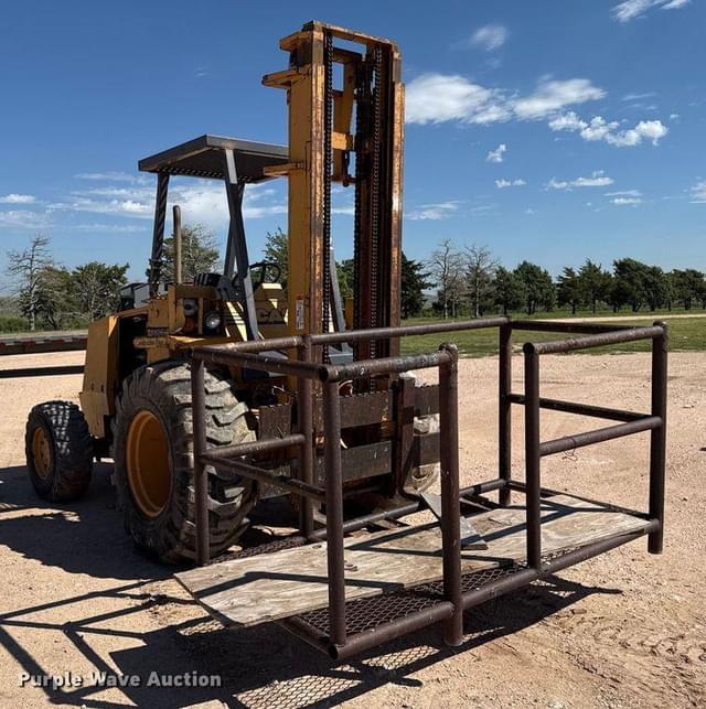 Image of Case 585E equipment image 2
