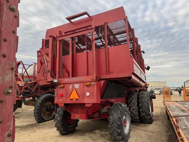 Image of Case IH 2055 equipment image 2