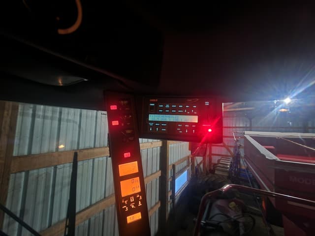 Image of Case IH 2144 equipment image 4