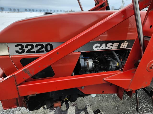 Image of Case IH 3220 equipment image 4
