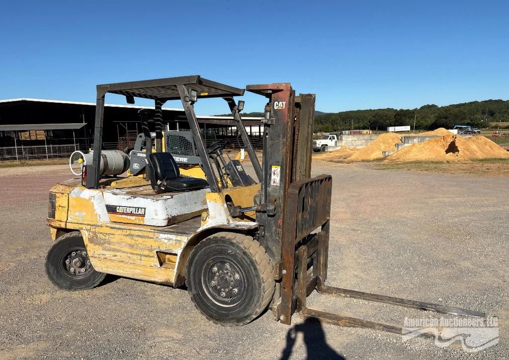 1997 Caterpillar GPL40  Equipment Image0