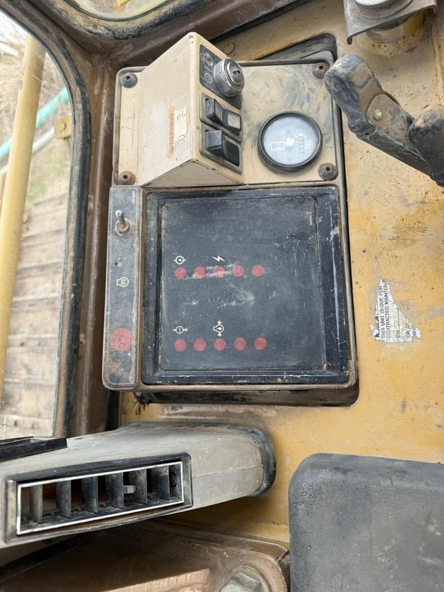 Image of Caterpillar 963B equipment image 3
