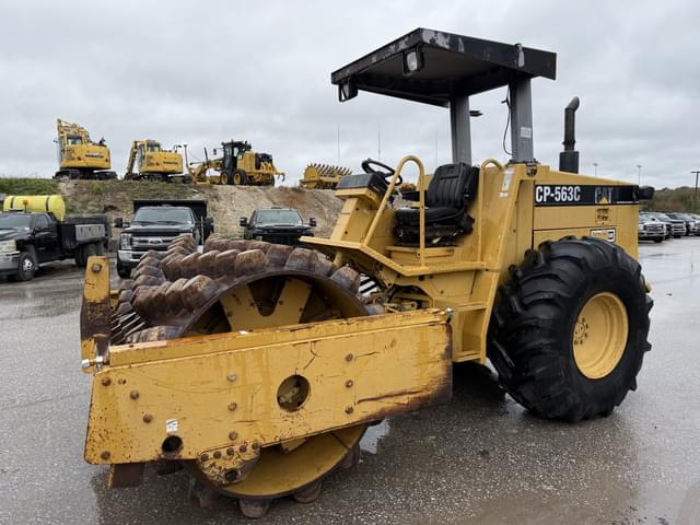 Image of Caterpillar CP-563C equipment image 2